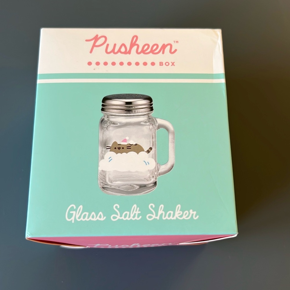 New in Box Pusheen glass salt shaker